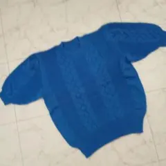 お値下げ未使用、秋用 綺麗な青いケーブル編みニットセーター