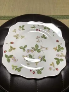 Wedgwood ワイルドストロベリー デザイン プレート約21cm