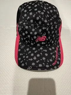 New Balance 花柄キャップ 黒/ピンク　スポーツ　ウォーキングのサムネイル