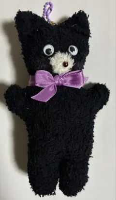 ハンドメイドぬいぐるみキーホルダー黒ネコちゃん（赤い鈴） - メルカリ