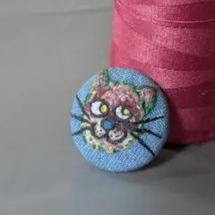 ミニサイズ 猫の顔のブローチ デニム