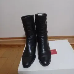 ブラックレザーショートブーツ 中ヒール