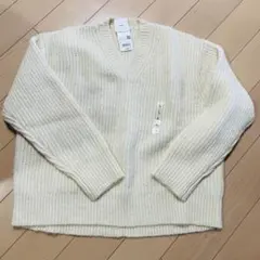 ユニユロ　フラッフィVネックセーター