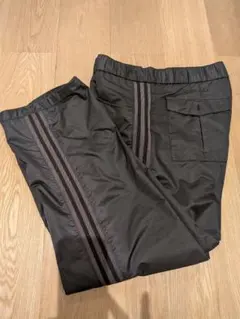 アディダス ブラック ストライプ