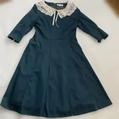 お値下げ❗️深緑色　ウエスト切り替えフレアーワンピース　レースつけ襟付き