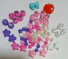 カラフルビーズセット　ピンク　紫　白など 　りんごとリボンのボタン