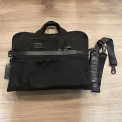 37. TUMI ミディアムラップトップカバー - メルカリ