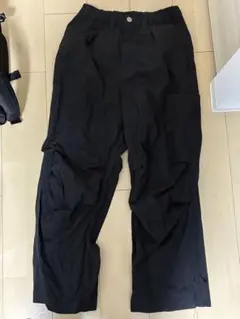 黒のワークパンツ サイドポケット付きのサムネイル