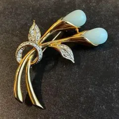 SWAROVSKI イチョウモチーフ ブローチ - メルカリ