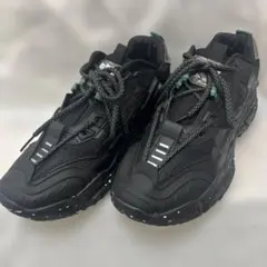 ブラック スポーティ スニーカー