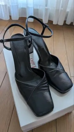 黒いレザーサンダル 高ヒール オープントゥ