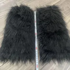 黒いファーレッグウォーマー