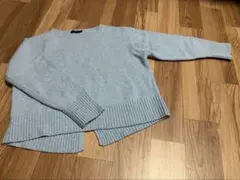ライトブルー スリット入りニットセーター