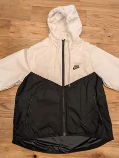 最終値下げ！！Nike フード付きウィンドブレーカー レディース