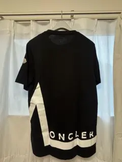 MONCLER ブラック Tシャツ