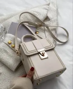 ベージュ スクエア ショルダーバッグ