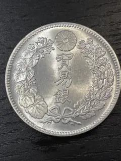 貿易大型銀貨、明治8年！明治8,9,10年の3年間だけ発行、10万を3万❗で出品 大型貿易銀、明治10年、8,9,10年の3年間だけ発行、11万❗を