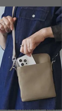 ラシエム スマホショルダー 牛本革ナチュラルカラー色抜けあり写真確認お願いしますのサムネイル