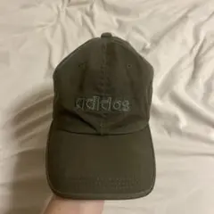 adidas カーキ キャップ