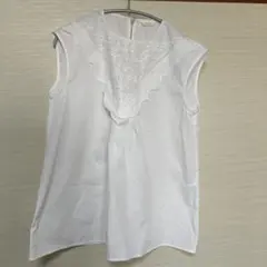 Te chichi刺繍スカラップネック ノースリーブ