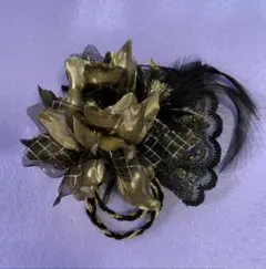 コサージュ　ゴールド　ブラック