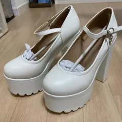ホワイト ストラップ付き 厚底ヒール