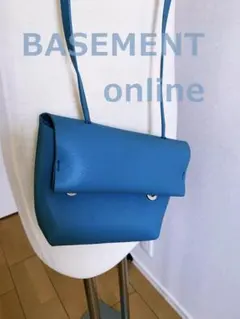 青いショルダーバッグ スナップボタン付きのサムネイル