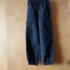 ブラック カーゴパンツ ロングパンツのサムネイル