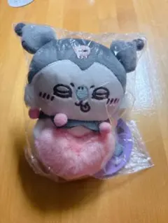 デスクトップから見守るひっかけぬいぐるみ モモンガ クロミ　ちいかわ