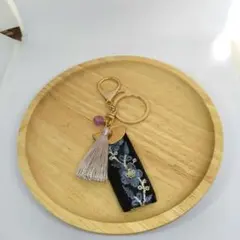 ハンドメイド キーリング インド刺繍リボン タッセル付き
