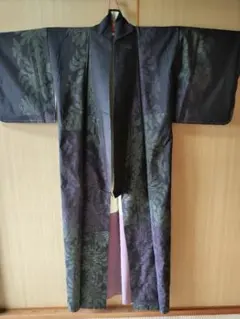 小紋 着物 黒地 花柄 袷のサムネイル