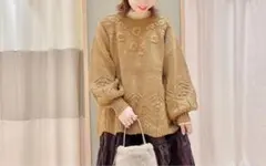 美品　サマンサモスモス　立体的花柄刺繍　ニット