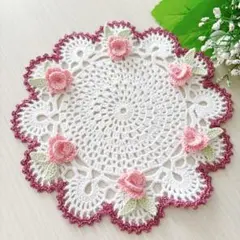 1120 バラのレース編みドイリー❁ホワイト×赤寄りピンク❁.*・゜