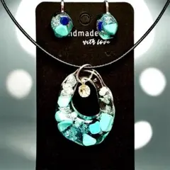 綺麗め海色アクセサリー　イヤリングとネックレス（キラキラビジュー付き）セット
