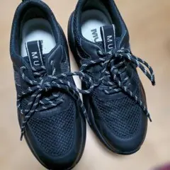 MUUM 厚底ブラックスニーカー