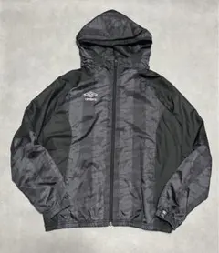 umbro アンブロ　ナイロンパーカー　カモフラ柄　M
