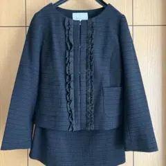 入学式　卒業式　スカートスーツ フリル付きセレモニースーツ　フォーマル