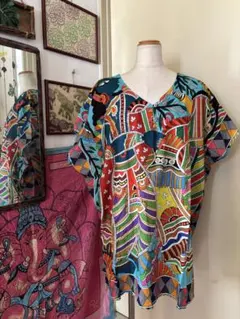 カラフルなチュニック Vネック ボタン付き