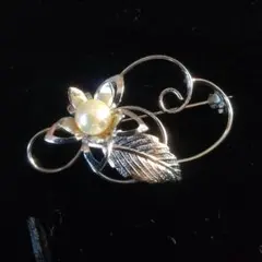 花と葉のデザイン ブローチ