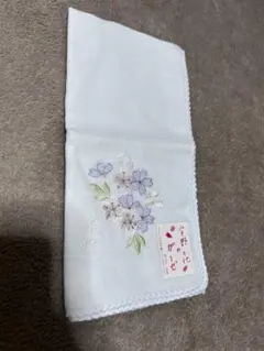 花柄刺繍タオルハンカチ（水色・白）