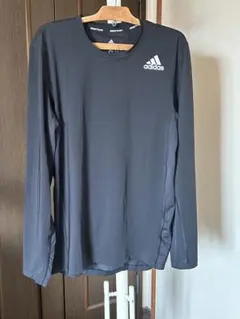 adidas TECHFIT 黒 長袖 トレーニングトップ