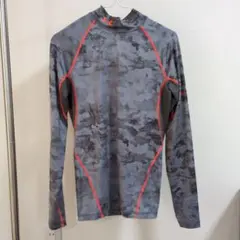 【メンズ】UNDER ARMOUR 迷彩柄 長袖ハイネックシャツ Mサイズ