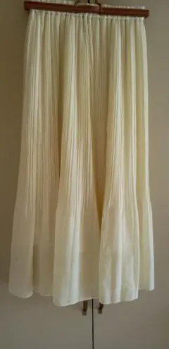アイボリー ロング プリーツスカート ウエスト総ゴム サイズ M～L