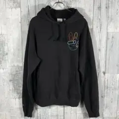 adidas ピースサイン ブラックパーカー
