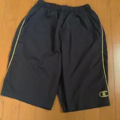 Champion 黒ショートパンツ サイドライン