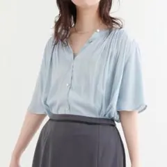 natural couture とろみサテンフレア袖ギャザーブラウス