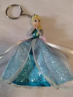 アナと雪の女王　エルサ ドレス型キーホルダー