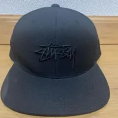 Stüssy ブラック スナップバックキャップ