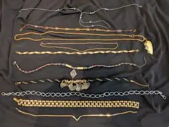 多様なデザインのネックレス10本セット