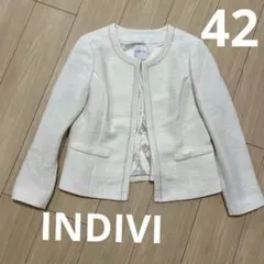 美品✨インディヴィ　ツイード ノーカラージャケット42大きいサイズ　ホワイトラメ